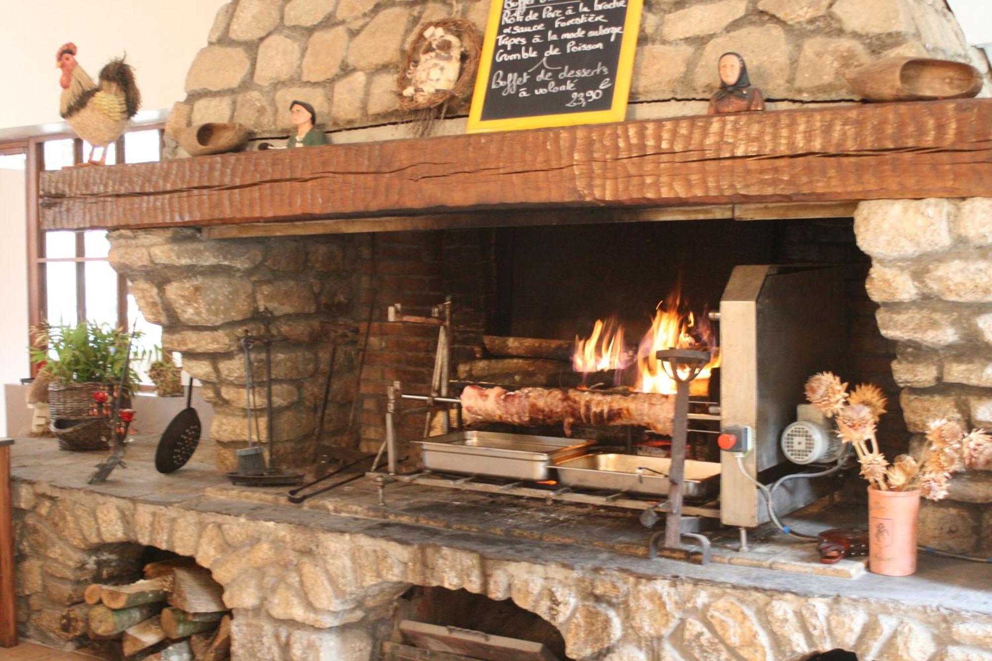 Logis Hotel Restaurant Auberge De L'Espinouse Fraisse-sur-Agout Exterior foto